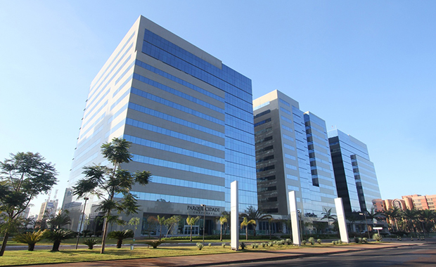 Vista externa do complexo Parque Cidade Corporate em Brasília